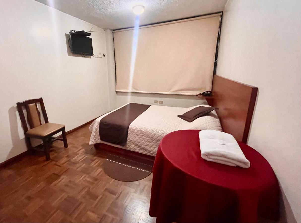 Hotel Bacastell Quito Exterior foto